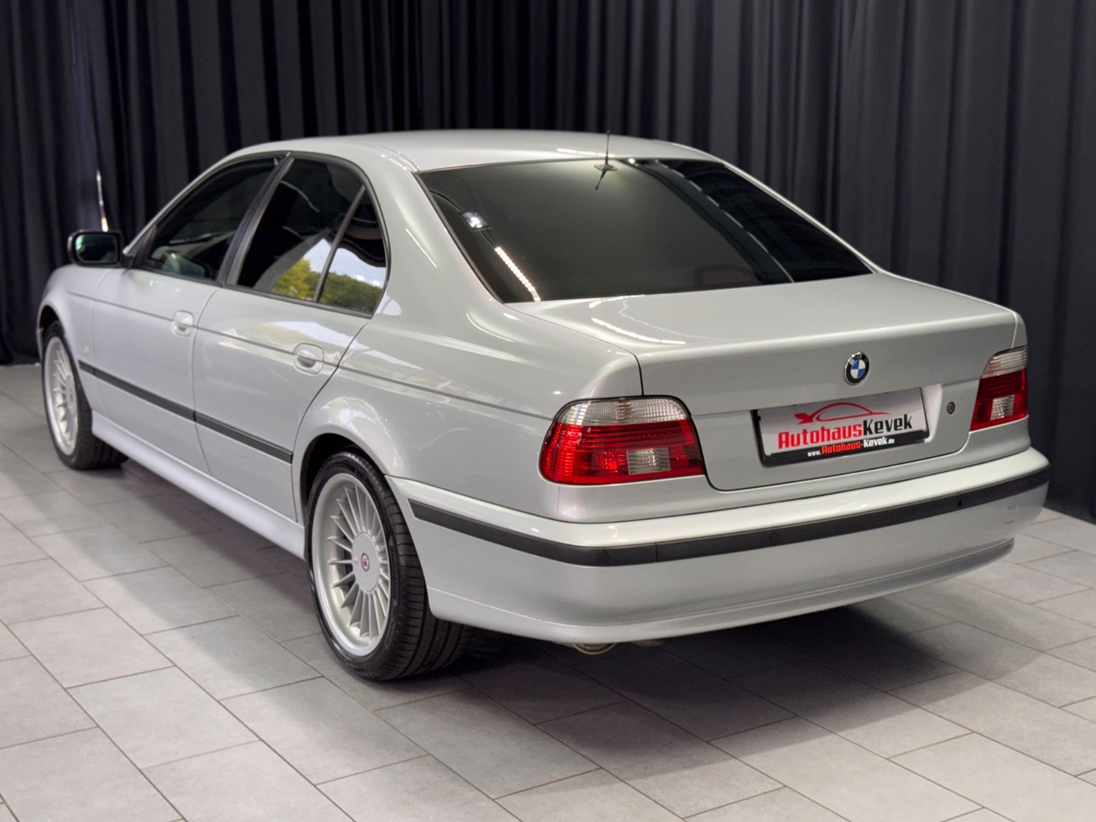 Fahrzeugabbildung BMW 540i LIM|AUTOMATIK|16:9 NAVI|LEDER|DOPPELVERGLAS