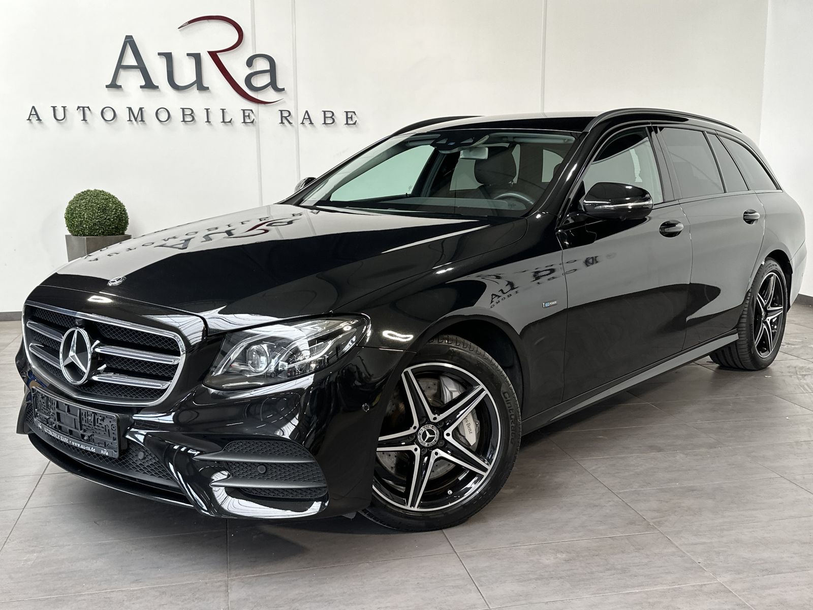 Fahrzeugabbildung Mercedes-Benz E 300de T AMG-Line NAV+LED+AHK+KAMERA+HEAD-UP+PP