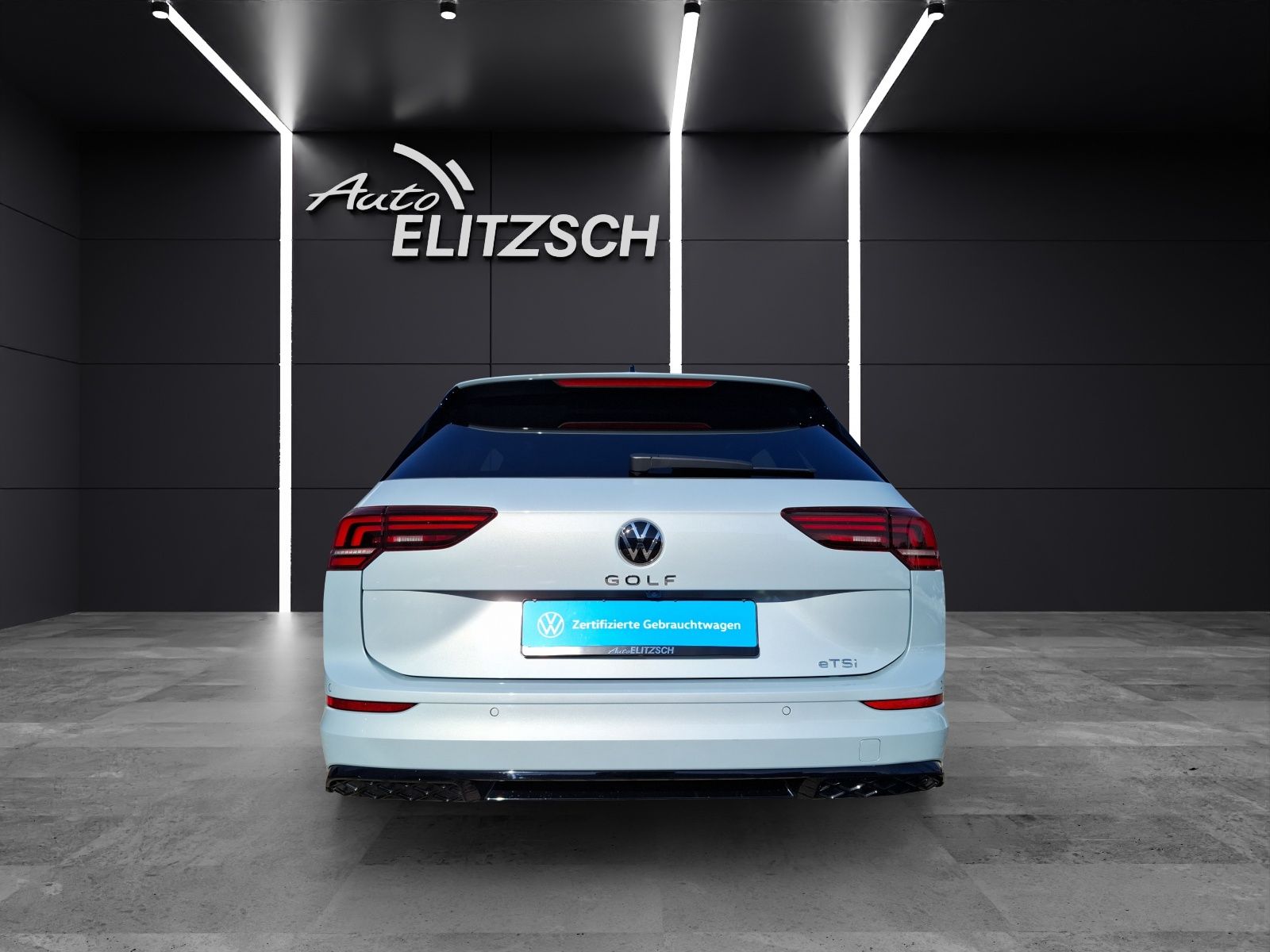 Fahrzeugabbildung Volkswagen Golf VIII Variant eTSI R-Line DSG LED AHK Navi H