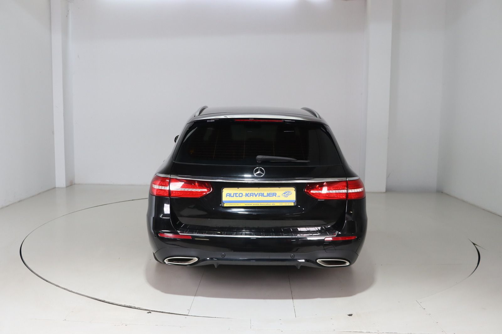 Fahrzeugabbildung Mercedes-Benz E 200 T 4Matic * Schiebedach * Navi * AMG line