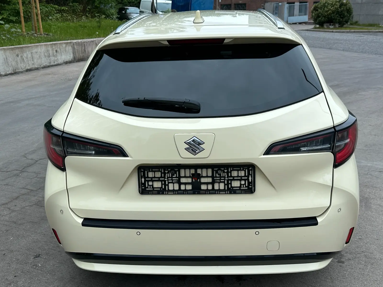 Suzuki Swace TouringSports Hybrid-Kamera-ACC-Folie-TAXI