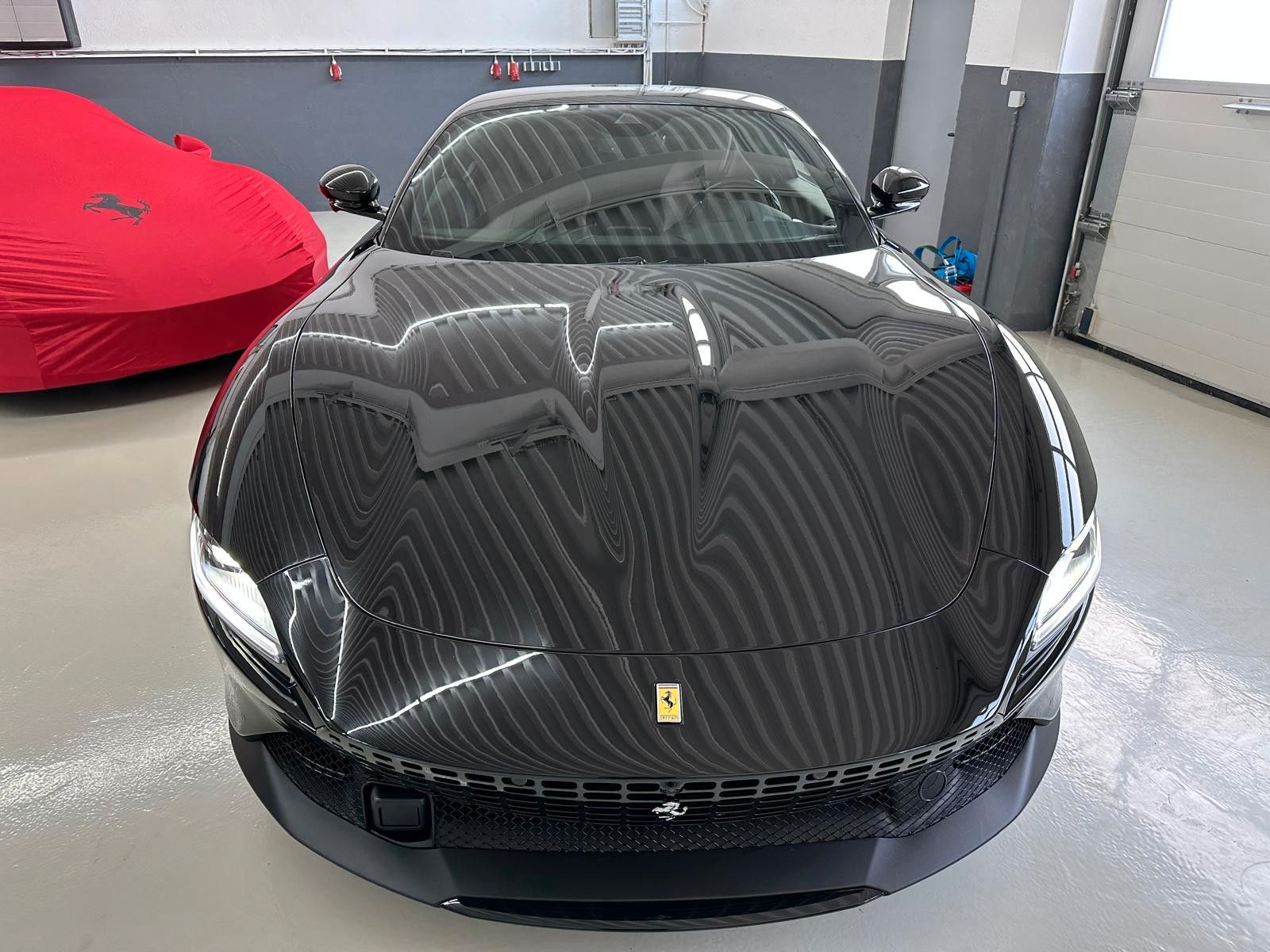 Ferrari Roma / 70km / Carbon / Full Spec / Nero DS / 360 imagem 3