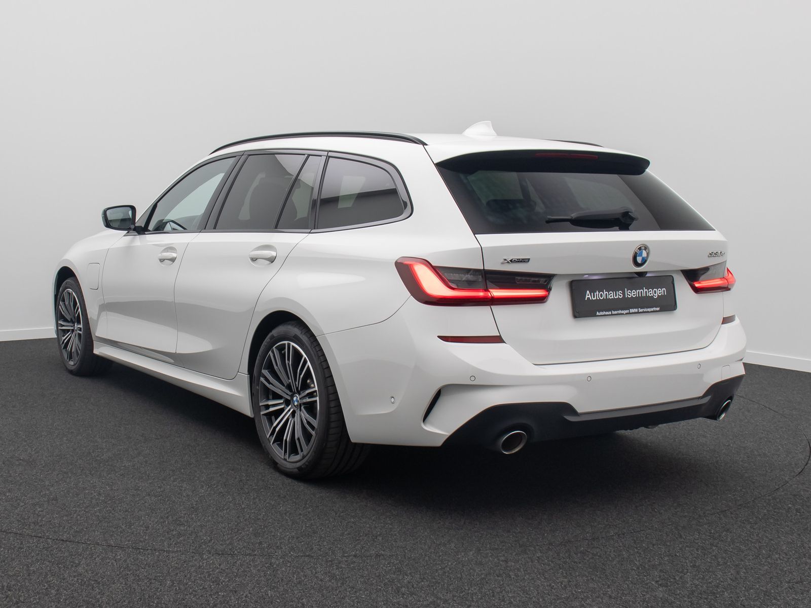 Fahrzeugabbildung BMW 330e xD M Sport DAB Laser AHK HUD Kamera Alarm