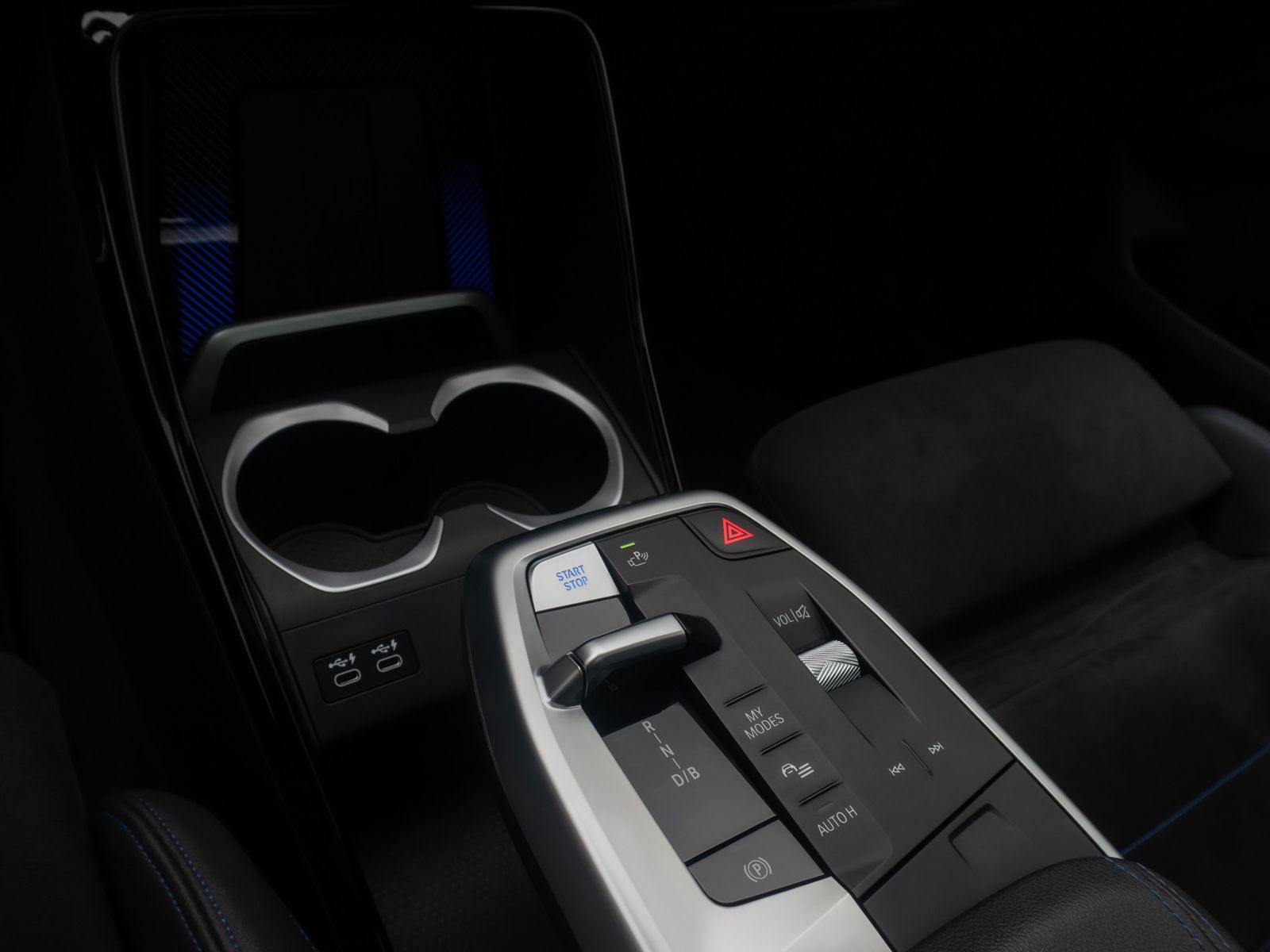 Fahrzeugabbildung BMW iX1 xD30 M Sport Panorama 360°HUD DAB H/K 19Zoll