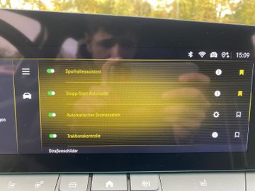 Bild 17 Opel Astra GS ST AT8/NAVI/SHZ+LHZ/PDC vo+hi+360Kamera