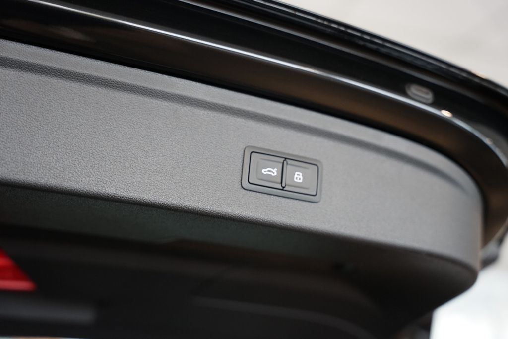 AUDI A3 Sportback 35 TFSI | 2x S line | Pano | Carbon AUDI A3 Sportback 35 TFSI | 2x S line | Pano | Carbon