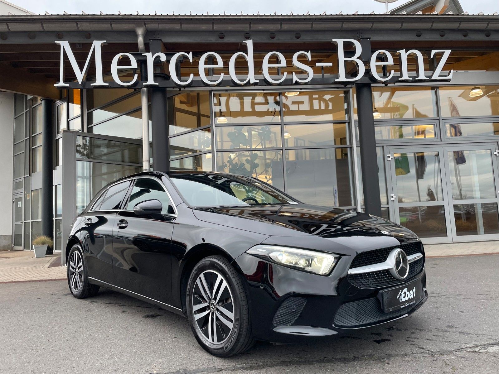 Fahrzeugabbildung Mercedes-Benz A 200 d Progressive AHK+MBUX+R-Kamera+Distr