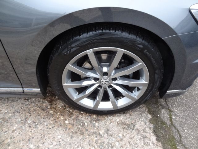 Fahrzeugabbildung Volkswagen Passat/Highline/2xR-Line/LED/Virtual/Kam/Leder/