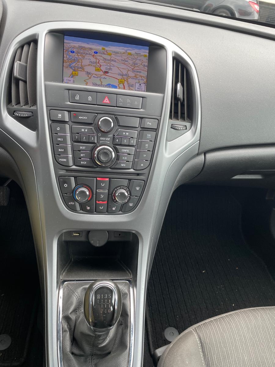Opel Astra 2015 — photo 10