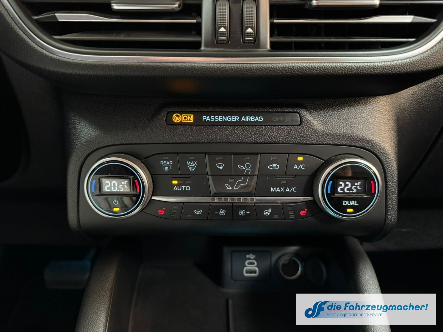 Fahrzeugabbildung Ford Kuga Titanium X HUD Navi Digitales Cockpit Sound