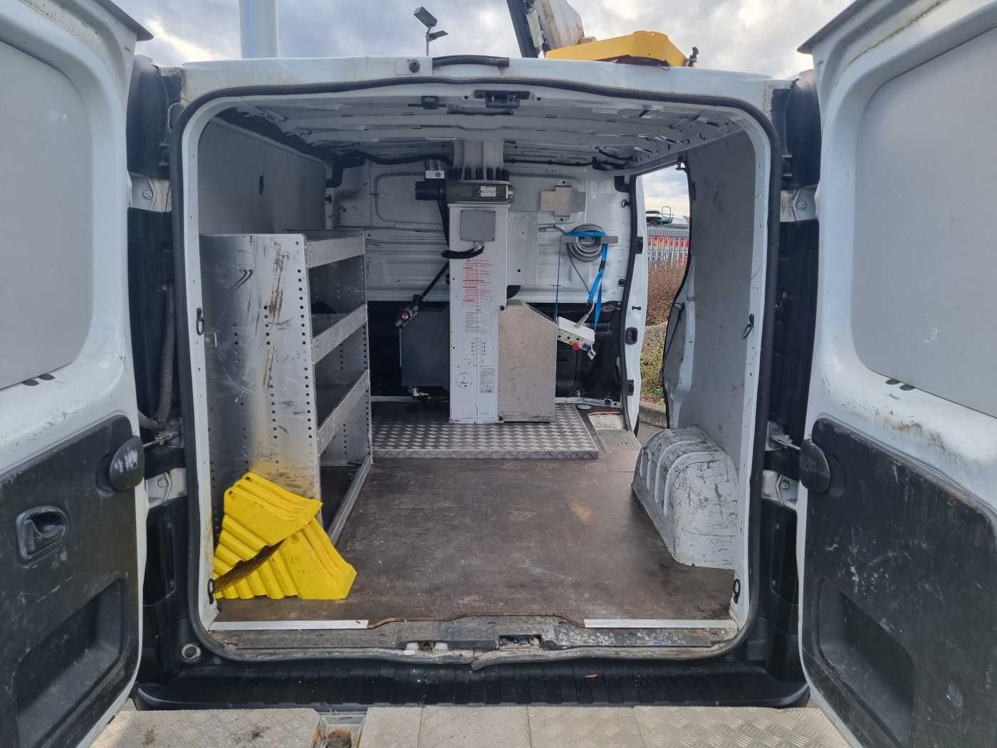 Fahrzeugabbildung Renault Trafic dCi 120 L1H1 / France Elavateur 10,6m