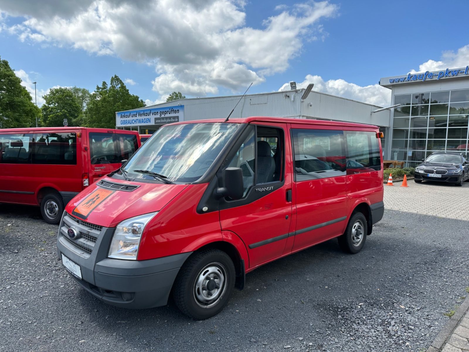 Fahrzeugabbildung Ford Transit Kombi FT 280 K*9 Sitzer*8038*