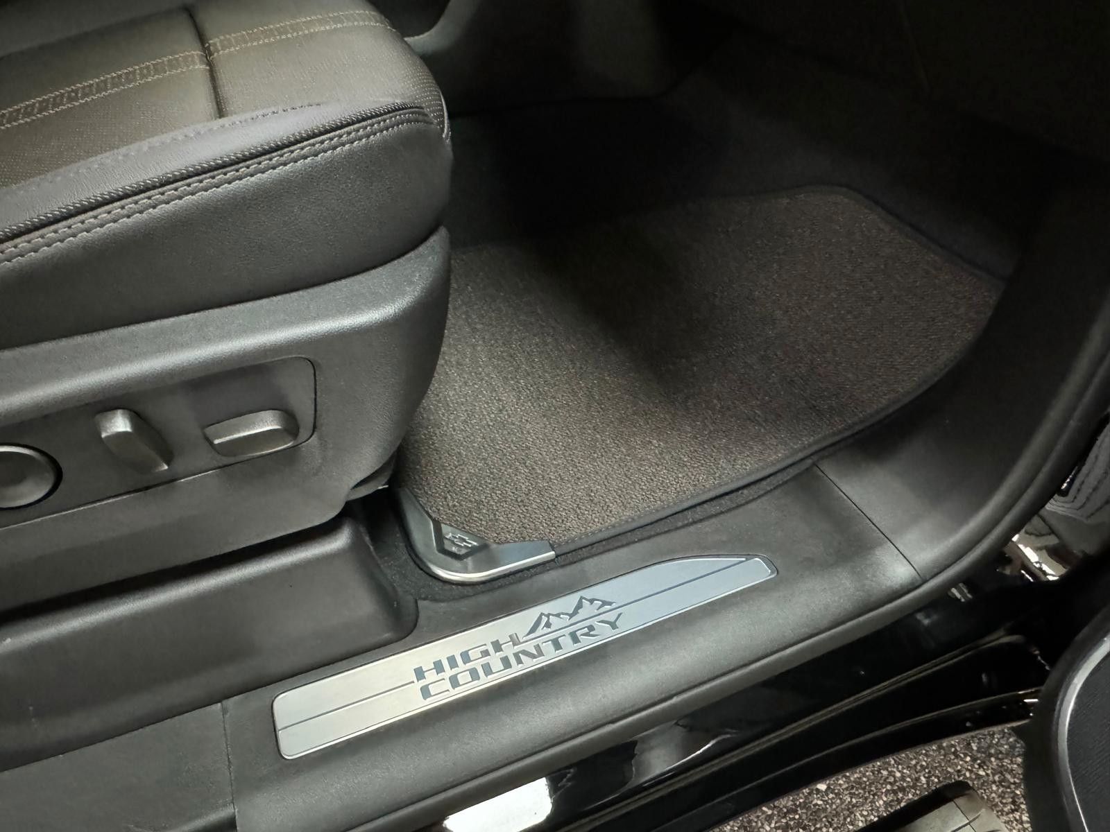 Fahrzeugabbildung Chevrolet 2026 SILVERADO MIDNIGHT DURAMAX DIESEL 4x4 HC