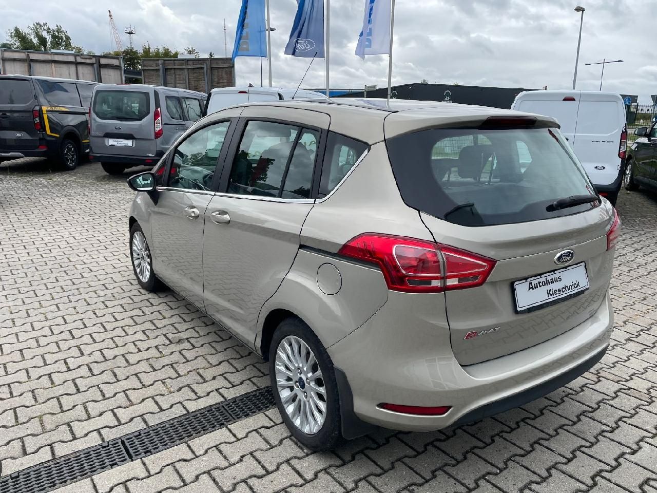 Fahrzeugabbildung Ford B-MAX Titanium, Autom., Kamera, Sitzheiz.