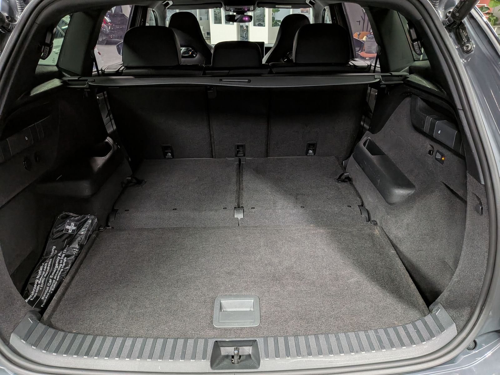 Fahrzeugabbildung Volkswagen Tayron 2.0TDI 4M R-Line Launch Pano Black AHK 20