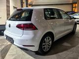 Volkswagen Golf VII Lim. Comfortline Panorama-Schiebedach - Volkswagen Golf mit Diesel-Antrieb: Limousine