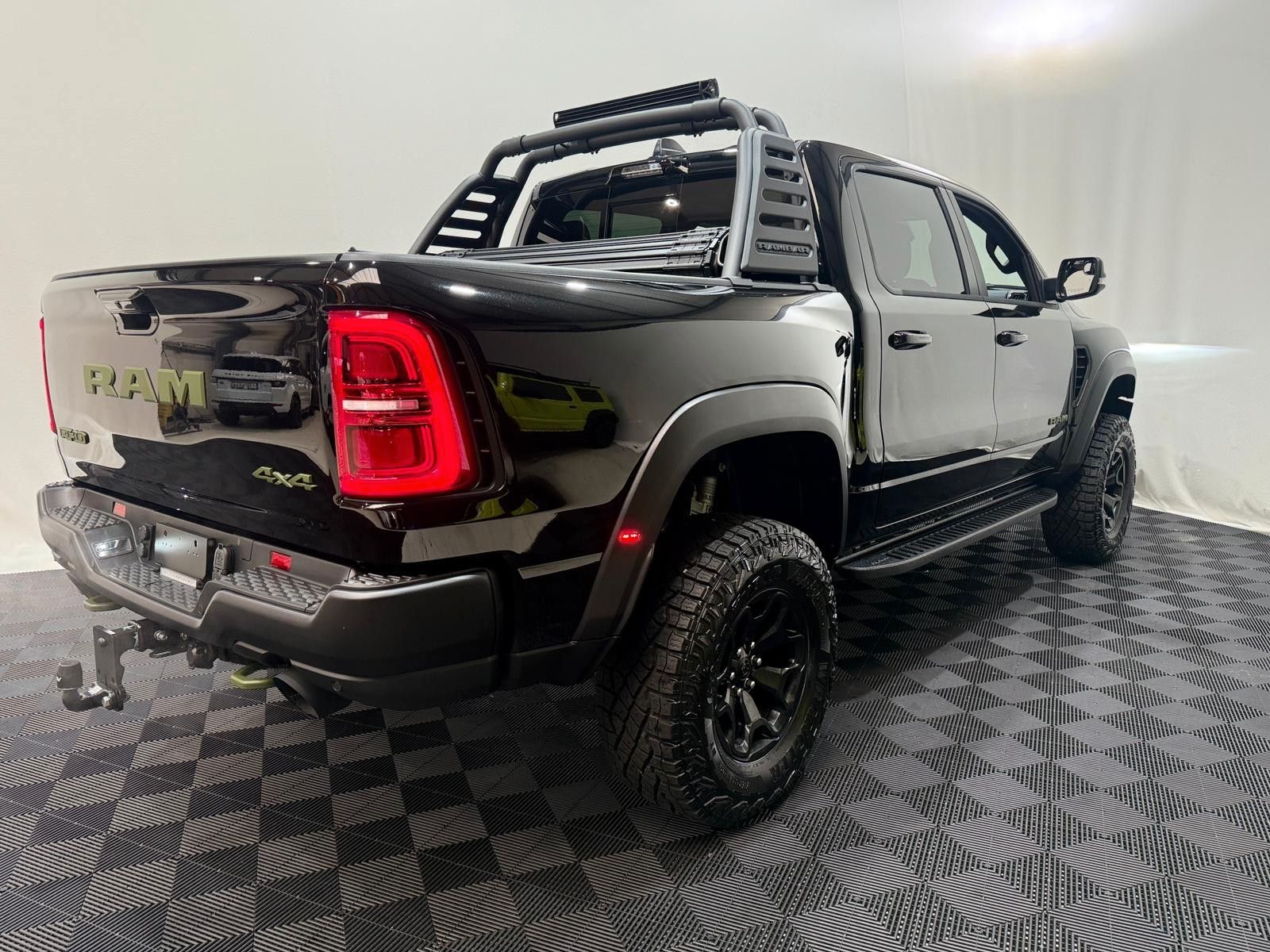 Fahrzeugabbildung Dodge RAM 1500 RHO H/O Olive Edition