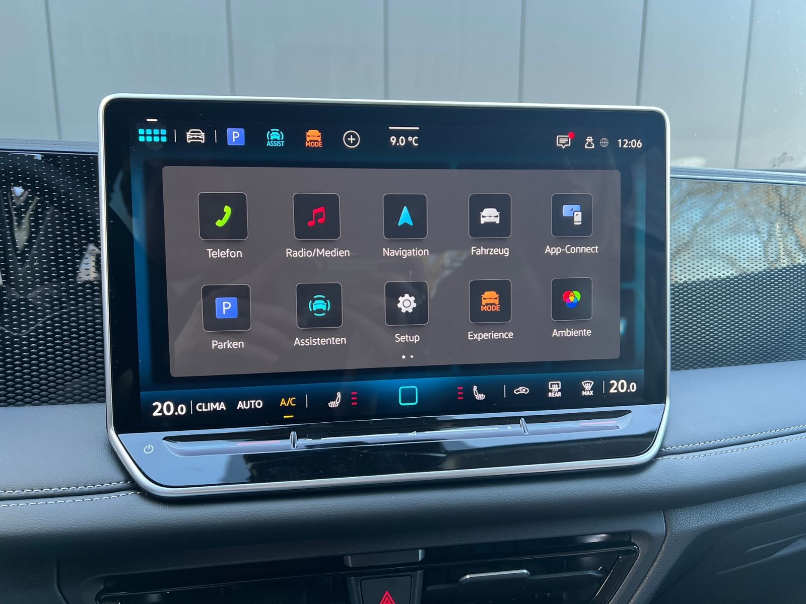 Fahrzeugabbildung Volkswagen Tiguan LIFE 1.5 eTSI DSG *AHK, LED Plus, Kamera,