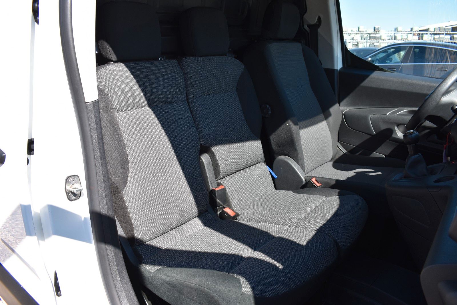 Fahrzeugabbildung Peugeot Partner Pro L2 /PDC/Schiebetür/Anhänger/Klima