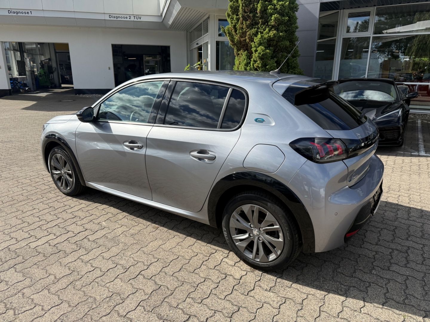 Fahrzeugabbildung Peugeot 208 -e Allure Pack SHZ+Kamera+11KW Schnelllader