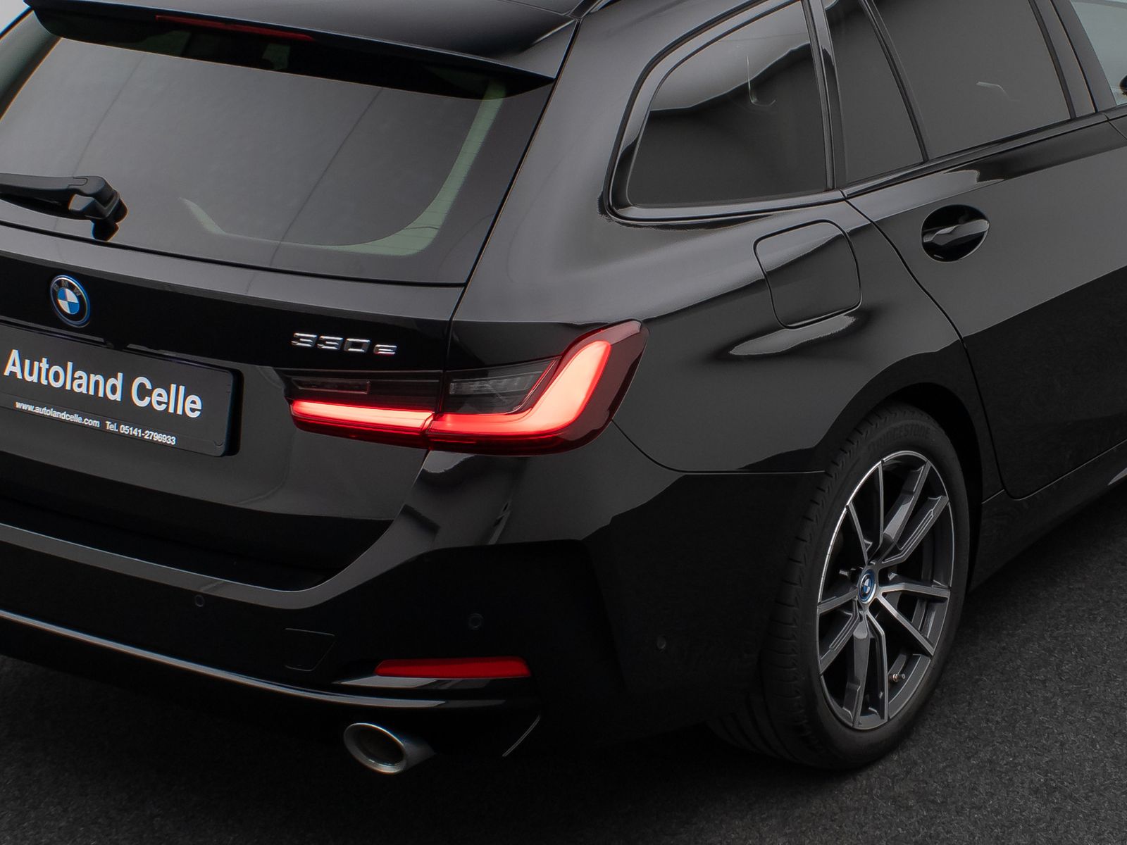 Fahrzeugabbildung BMW 330e Kamera HUD DAB H/K Stop&Go AHK Komfort LED