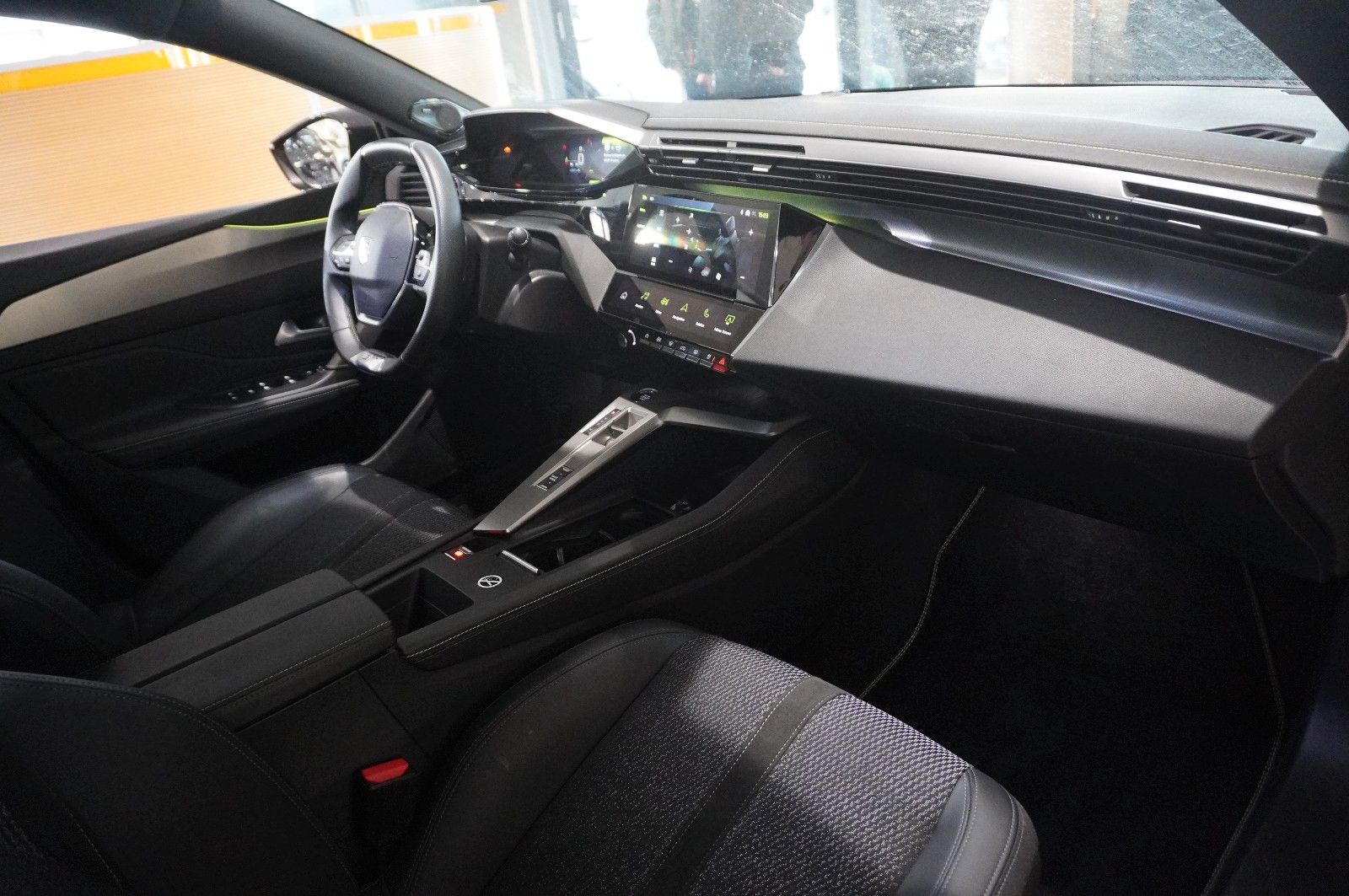 Fahrzeugabbildung Peugeot 308 SW 1.5D GT SPORT NAVI/LED/KAMERA/VIRT./DAB+