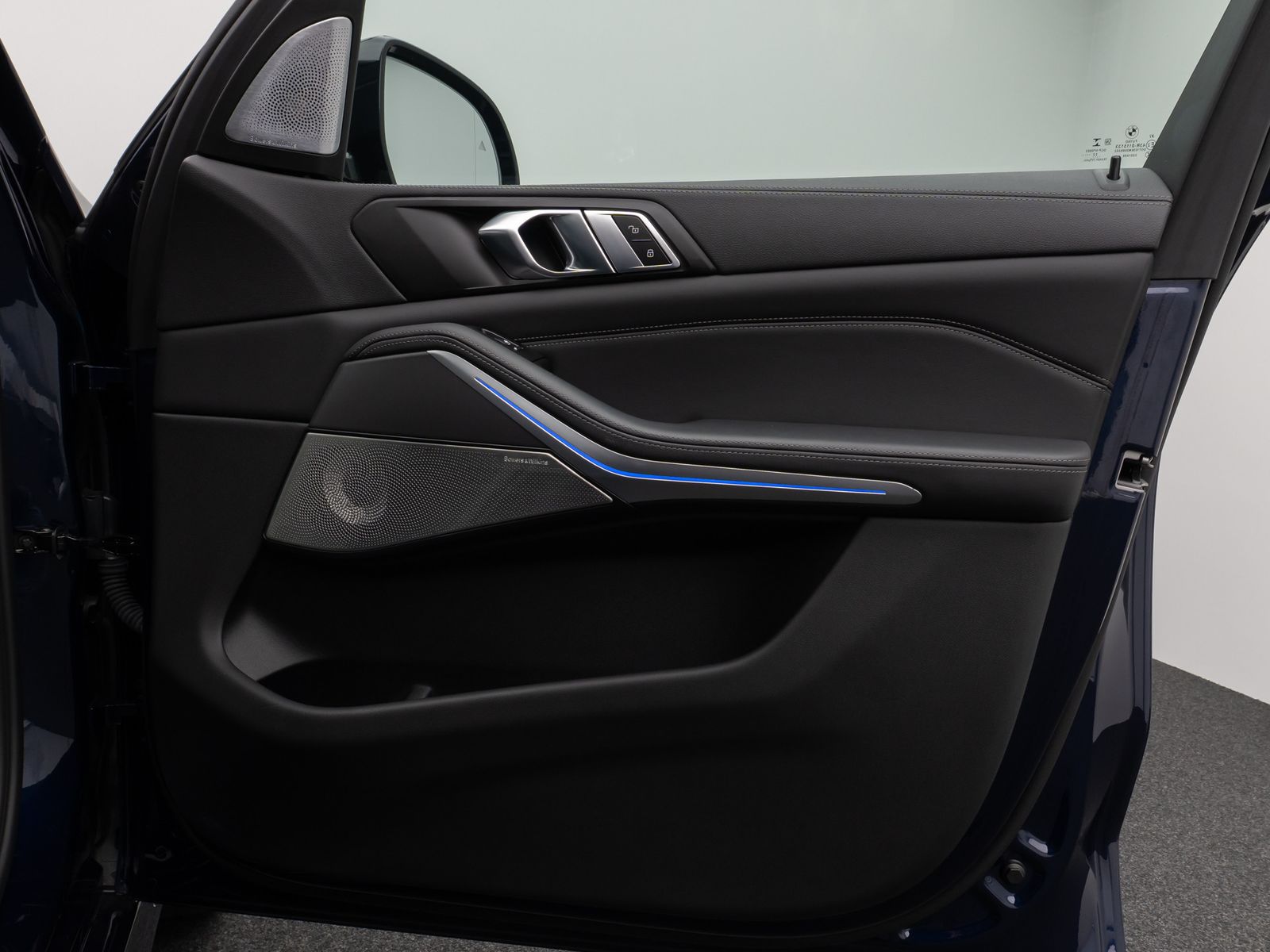 Fahrzeugabbildung BMW X5 xD40i M Sport Panorama 360°Laser HUD DAB B&W