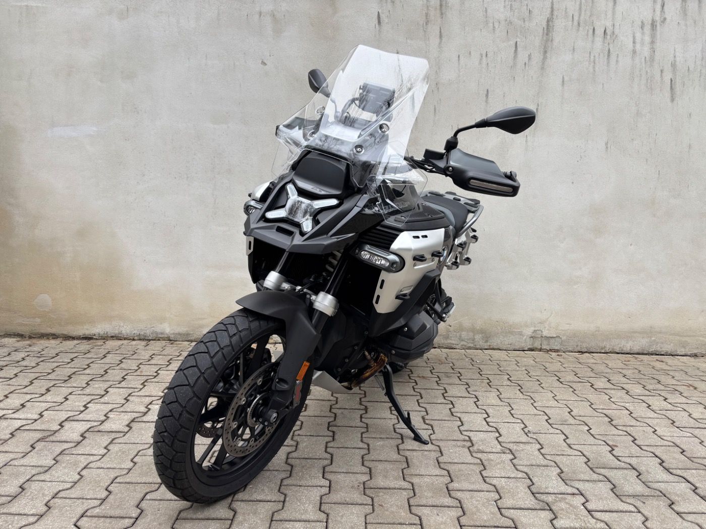 Fahrzeugabbildung BMW R 1300 GS Adventure 3 Pakete Enduroschmiederäder
