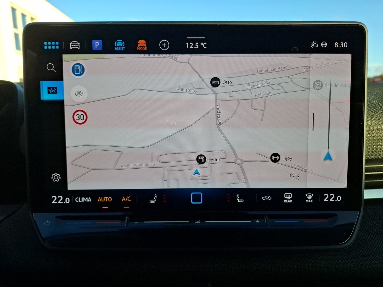 Fahrzeugabbildung Volkswagen T-Roc eTSI  Life DSG LEDplus Navi AID ACC RFK SH