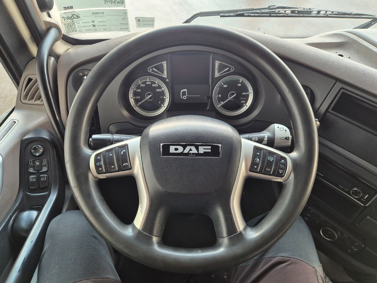 Fahrzeugabbildung DAF XF 450 4x2 Spoiler Klima 2x Tank 2x Bett