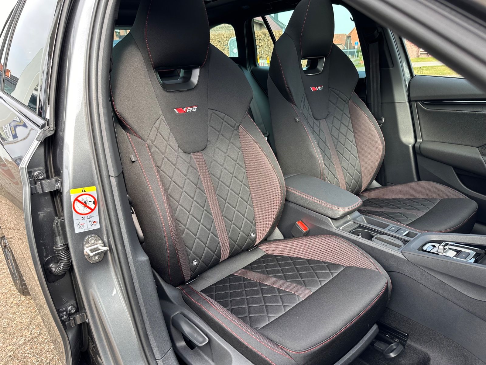 Fahrzeugabbildung SKODA Octavia Combi RS 2.0 TSI Matrix/Pano/Navi/ACC