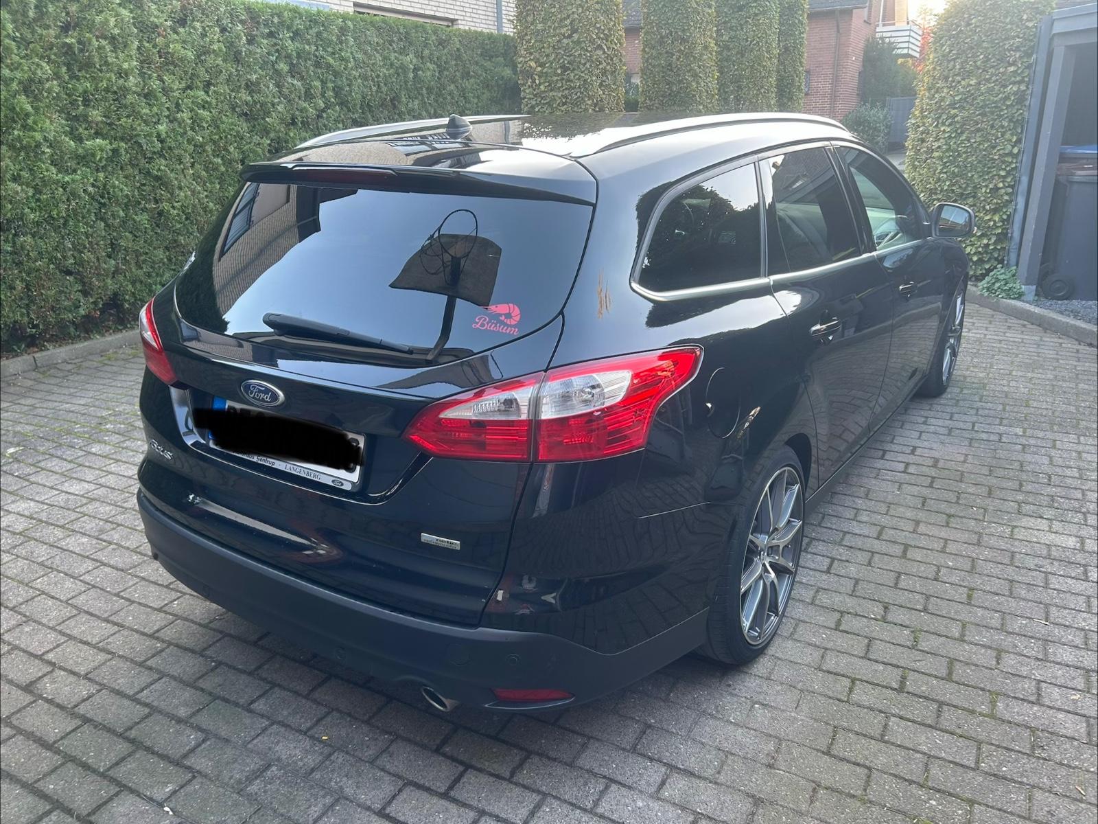 Ford Focus 2013 — interior