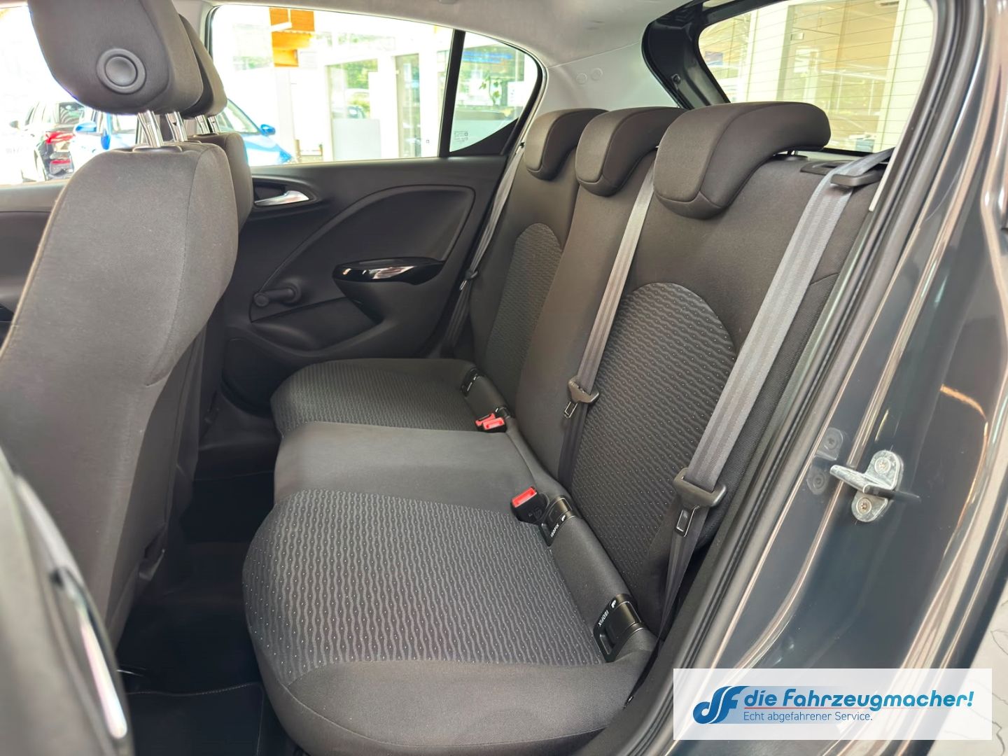 Fahrzeugabbildung Opel Corsa E drive Automati SHZ LenkradH Temp PDC Ber