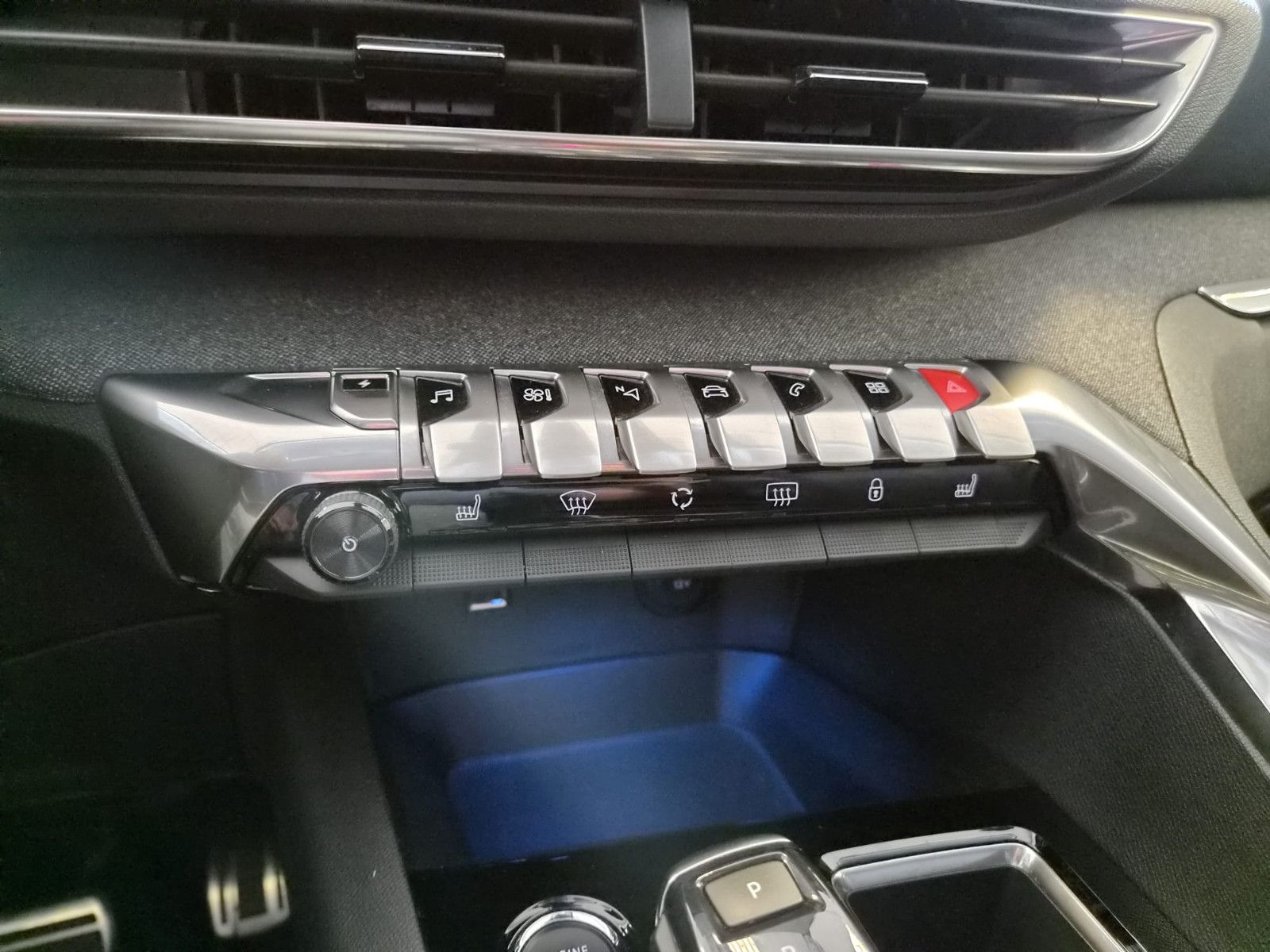 Fahrzeugabbildung Peugeot 3008 Hybrid 225 Roadtrip / LED/KAMERA/GARANTIE