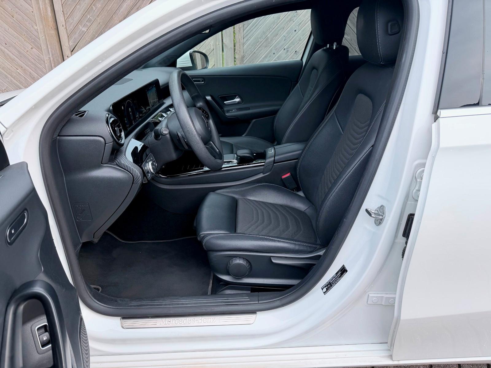 Mercedes-Benz A 250 e°Navigation°Parkass.°LED