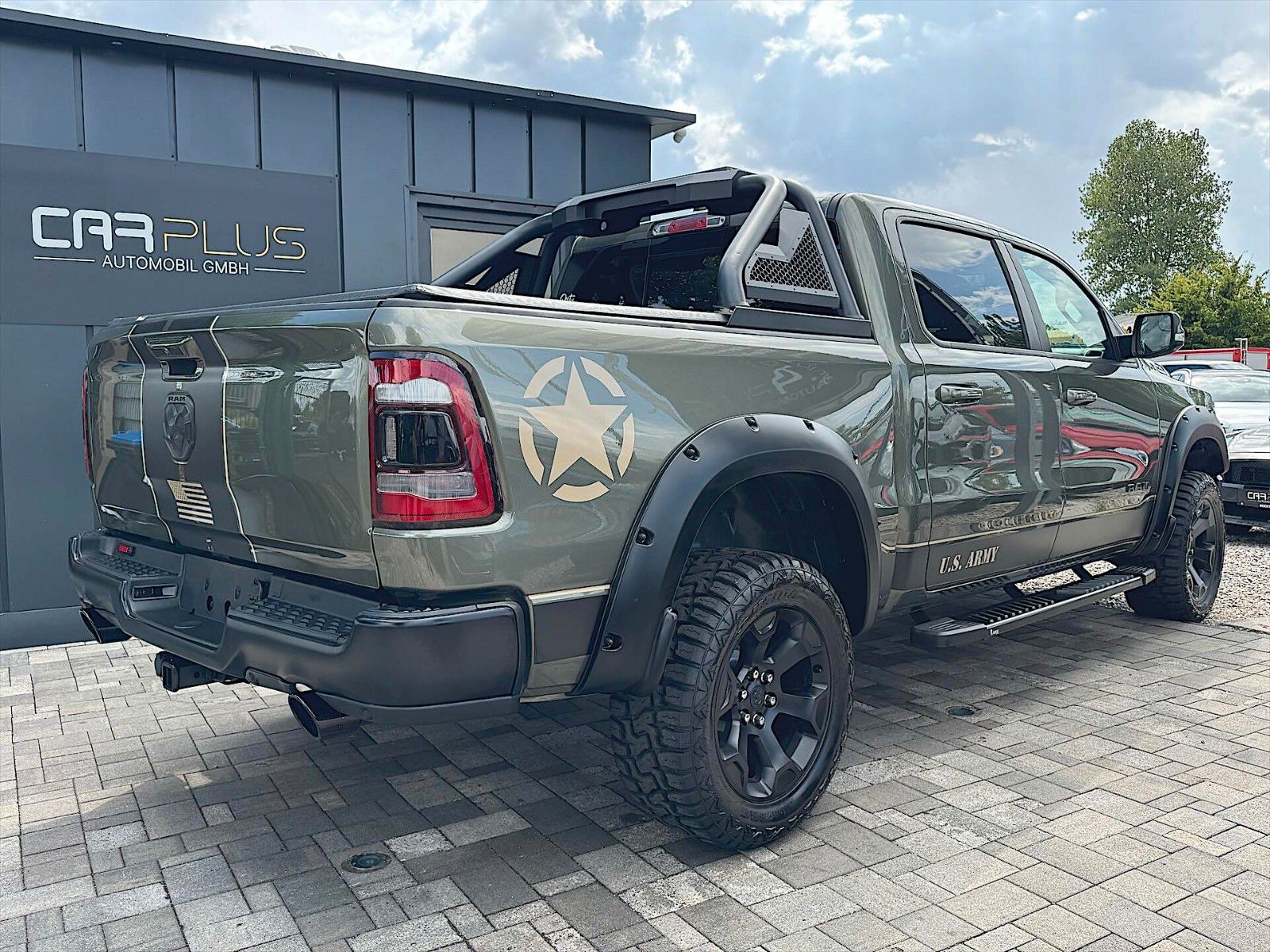 Fahrzeugabbildung Dodge RAM 5.7 V8 HEMI US ARMY STYLE Offroad 4x4 LED