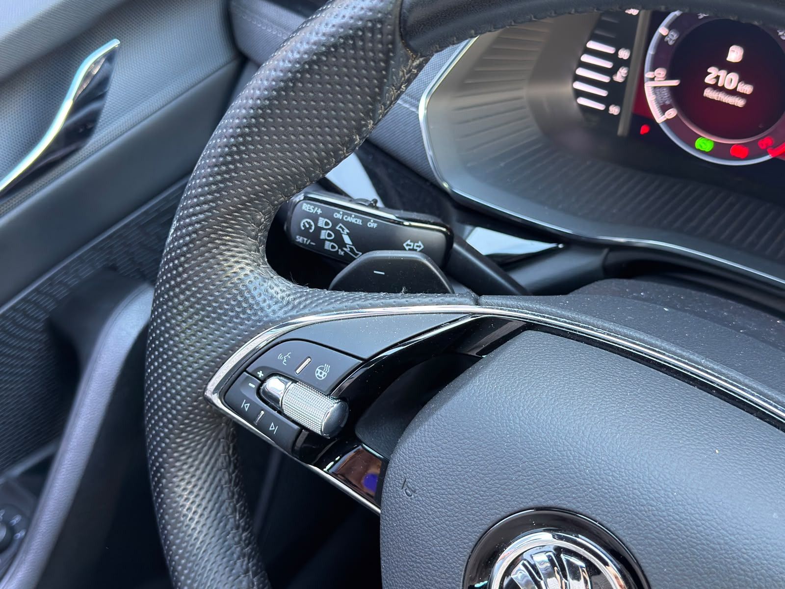 Fahrzeugabbildung SKODA Octavia Combi Sportline*PANO