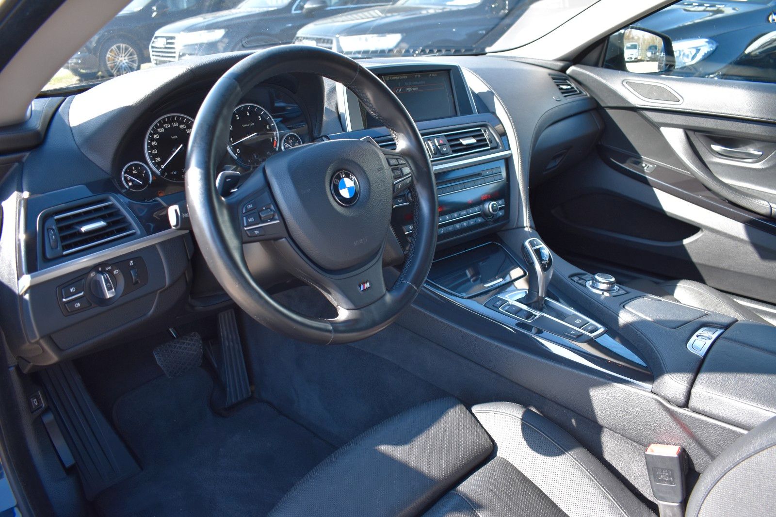 Fahrzeugabbildung BMW 640 i Coupe Schwarz Schwarz