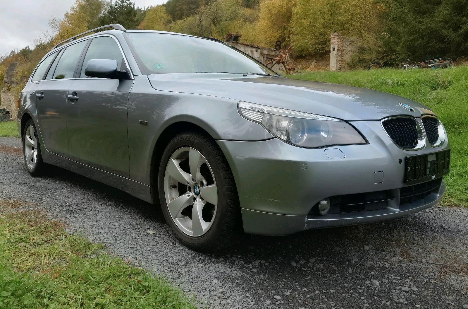 BMW 525 2004 — rear view