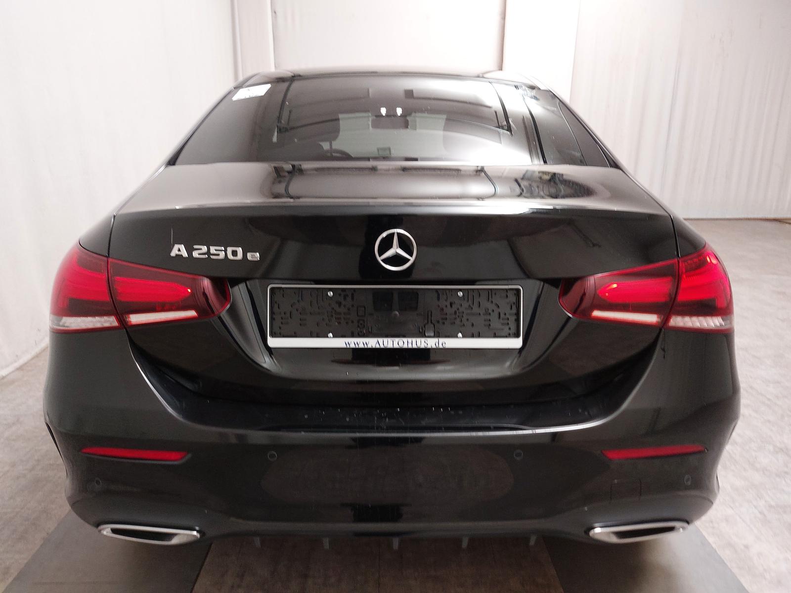Mercedes-Benz A 250 e AMG Line T-Leder Navi LED