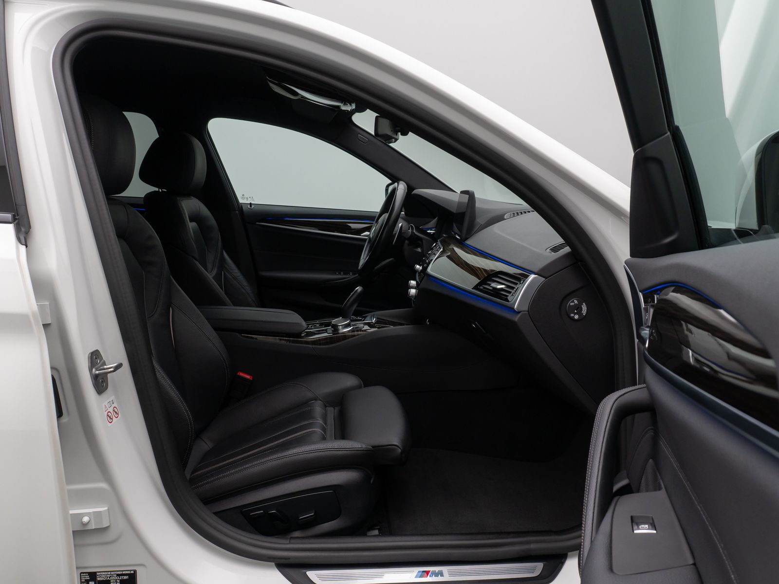 Fahrzeugabbildung BMW 530d xD M Sport DAB Kamera HUD Laser 4*Klima 19"