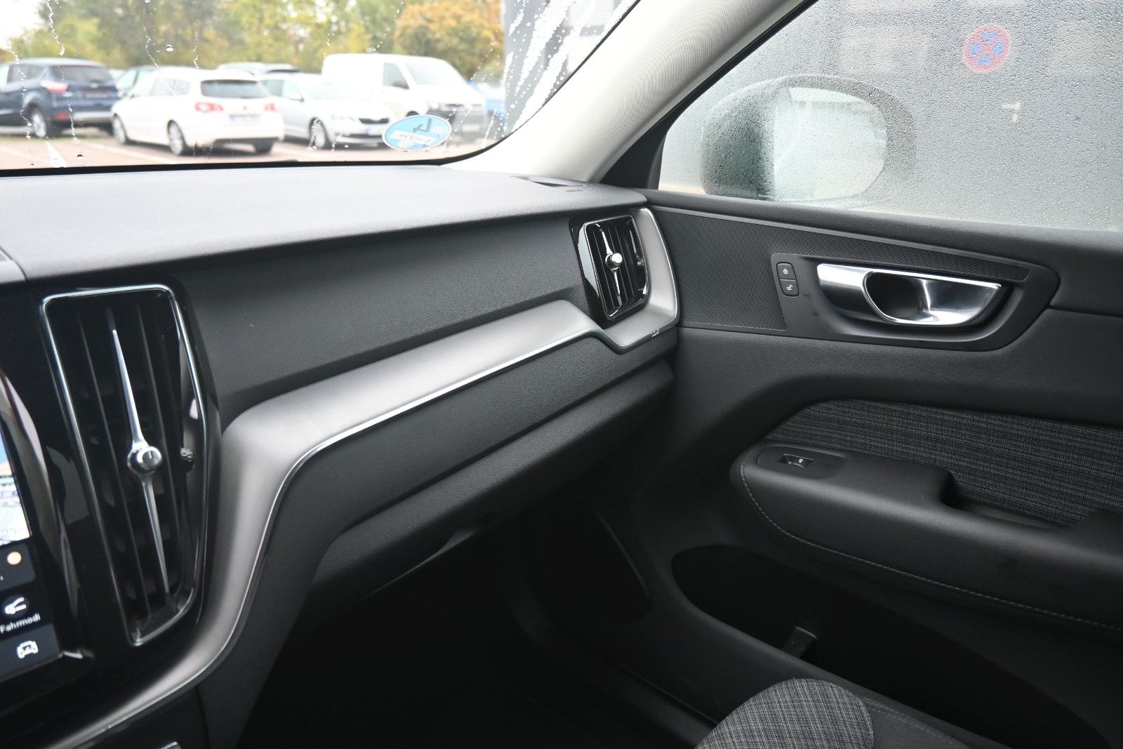 Fahrzeugabbildung Volvo XC60 B4 Benzin Core* LHZG*Allwetter*GoogleMaps*