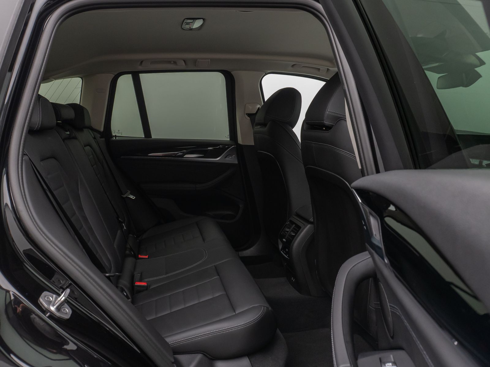 Fahrzeugabbildung BMW X3 xD30e Kamera HUD DAB HiFi AHK Sport 19Zoll