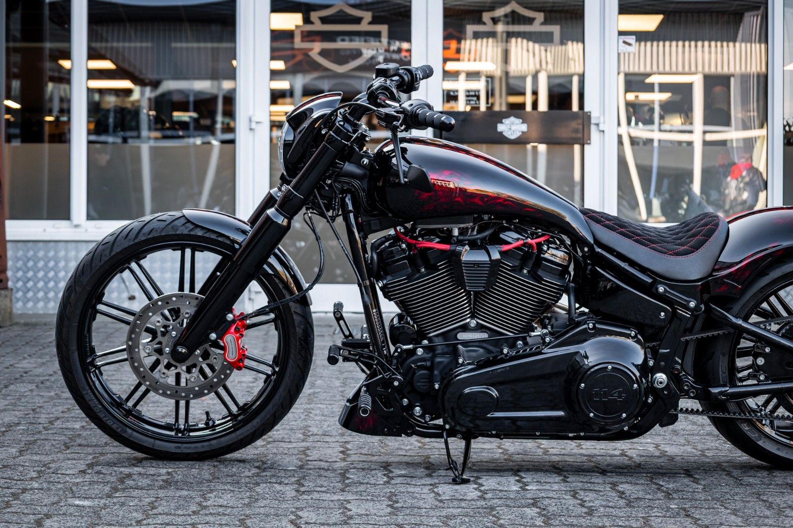 Fahrzeugabbildung Harley-Davidson FXBRS BREAKOUT 114 cui Kesstech - Airride-