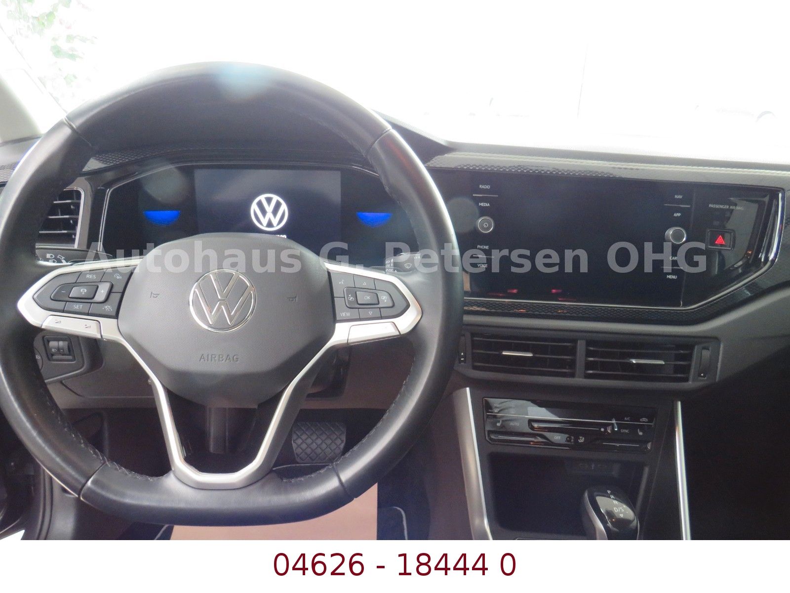 Fahrzeugabbildung Volkswagen Polo IQ Drive*Klimaauto*SHZ*Einpark*ACC*Digicock
