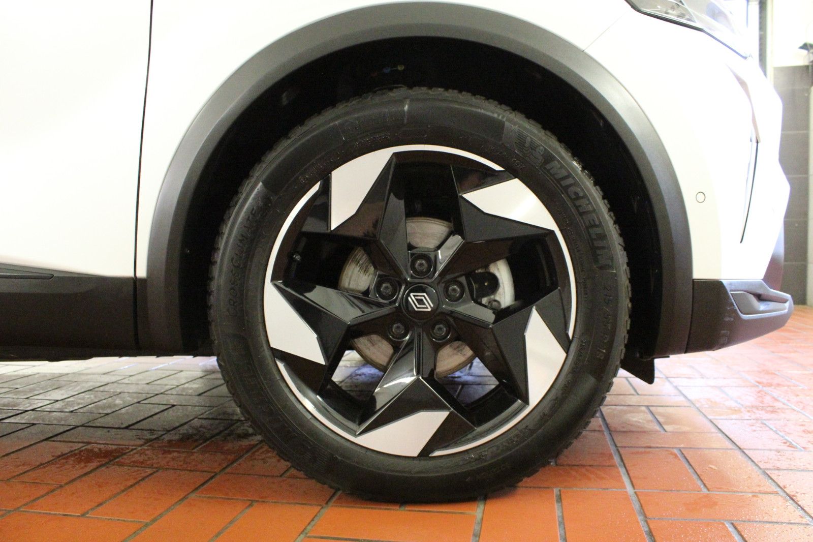 Fahrzeugabbildung Renault Captur Mild Hybrid 160 EDC Techno *Ganzjahresrei