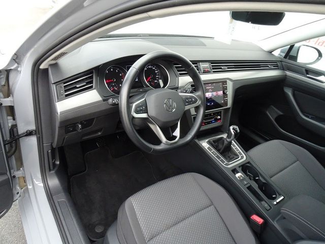Passat Variant 1.5 TSI Conceptline - LED / Navi
