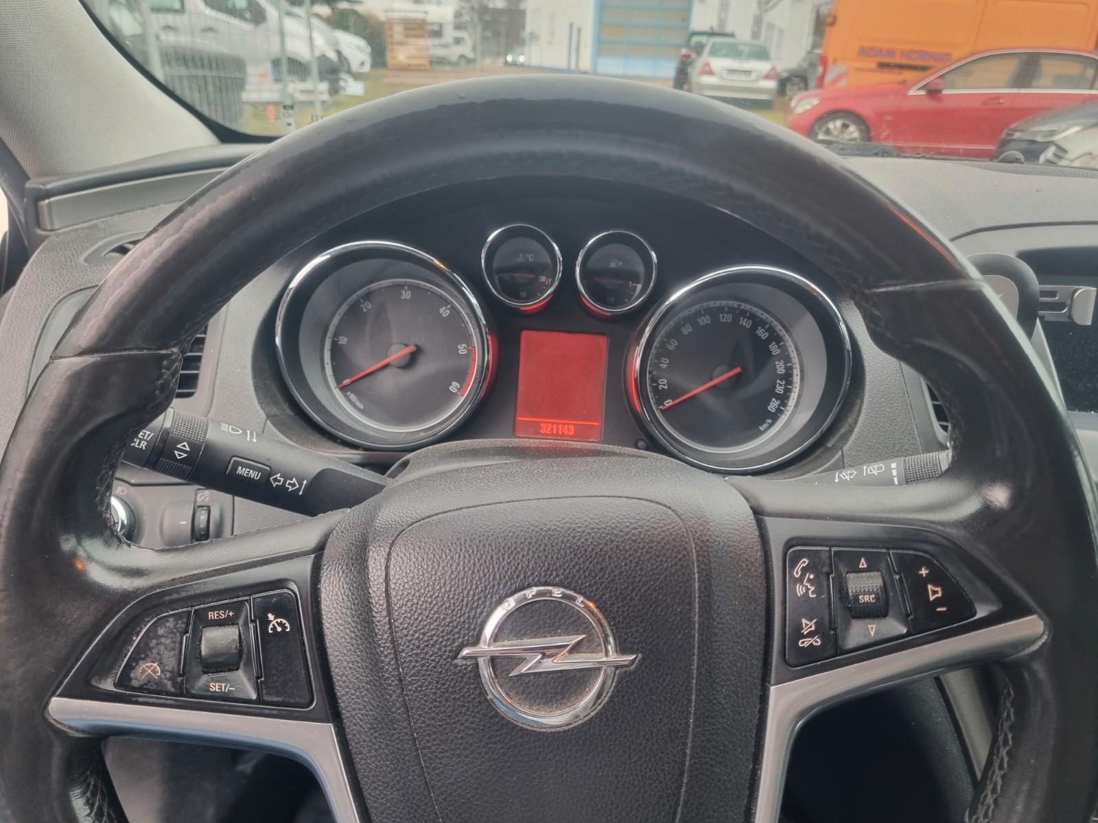 Opel Insignia 2010 — photo 19