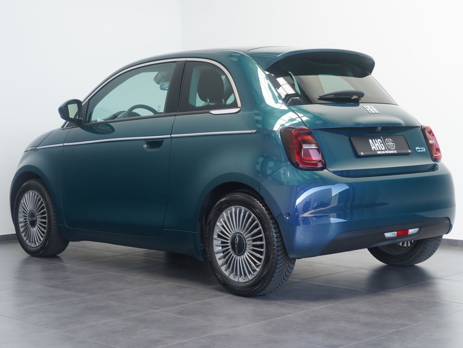 Fahrzeugabbildung Fiat 500e 87KW/42kWh/DC-LADEN/CARPLAY/DAB/SOH/KAMERA