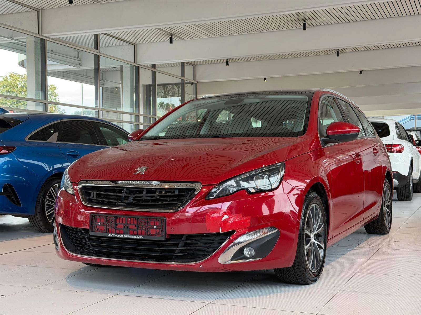 Peugeot 308 2015 — rear view